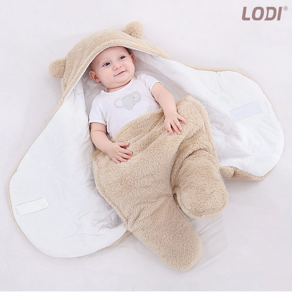 Paturica Pufoasa pentru Bebe Lodi497, calduroasa, in forma de ursulet pentru infasat bebelusi, prindere velcro, 0-6 luni, bej