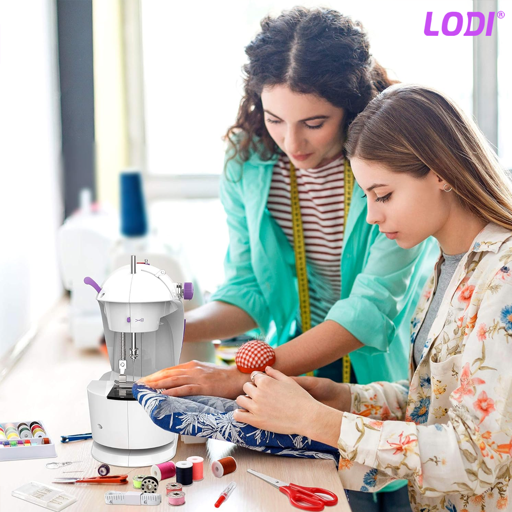 Mini Masina de Cusut XL Lodi1505, portabila, usor de utilizat, fara pedala, design ergonomic, iluminare, doua viteze de coasere, alimentare pe baterii sau la retea, reglare si tensionare a firului, 20 cm, alb/mov