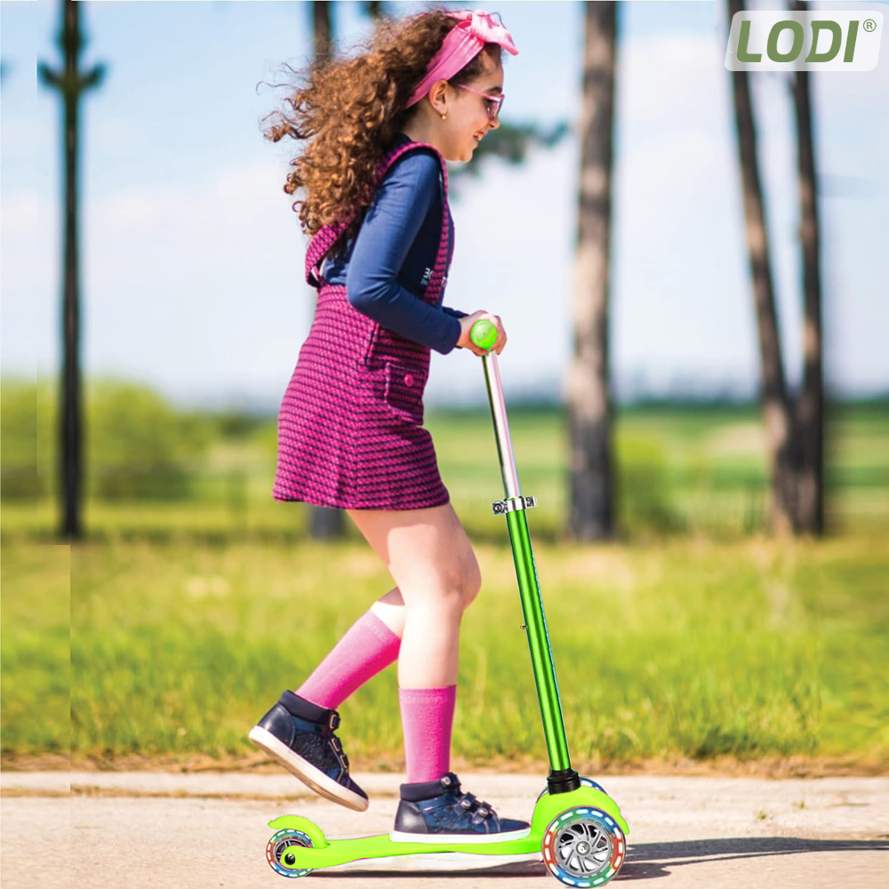 Trotineta pentru Copii cu Lumini Lodi1050, 3 roti, pliabila, anti-aluncare, inaltime ajustabila, stabila, frana, incorporata, 3-11 ani, verde