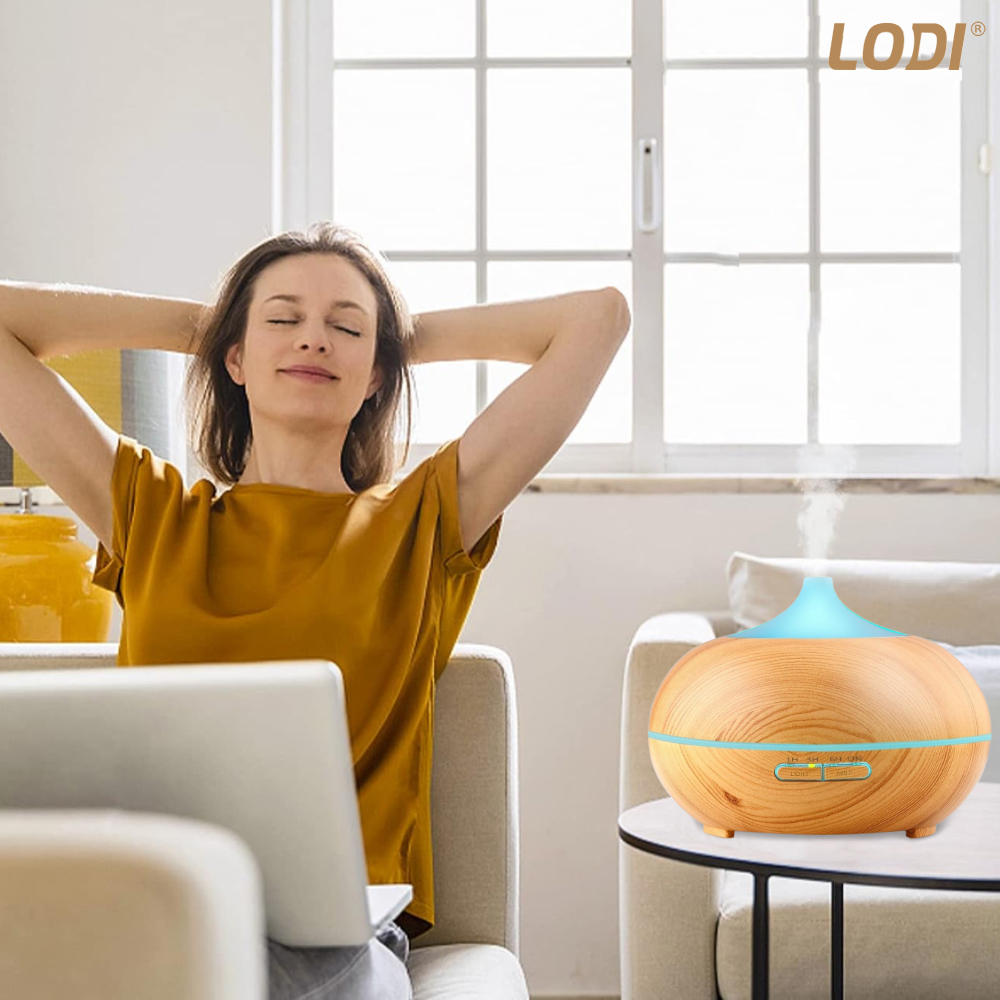Difuzor Aromaterapie Lodi213, 7 culori LED, 2 jocuri de lumini, control prin telecomanda, capacitate 500ml, silentios, umidifica aerul, stejar deschis
