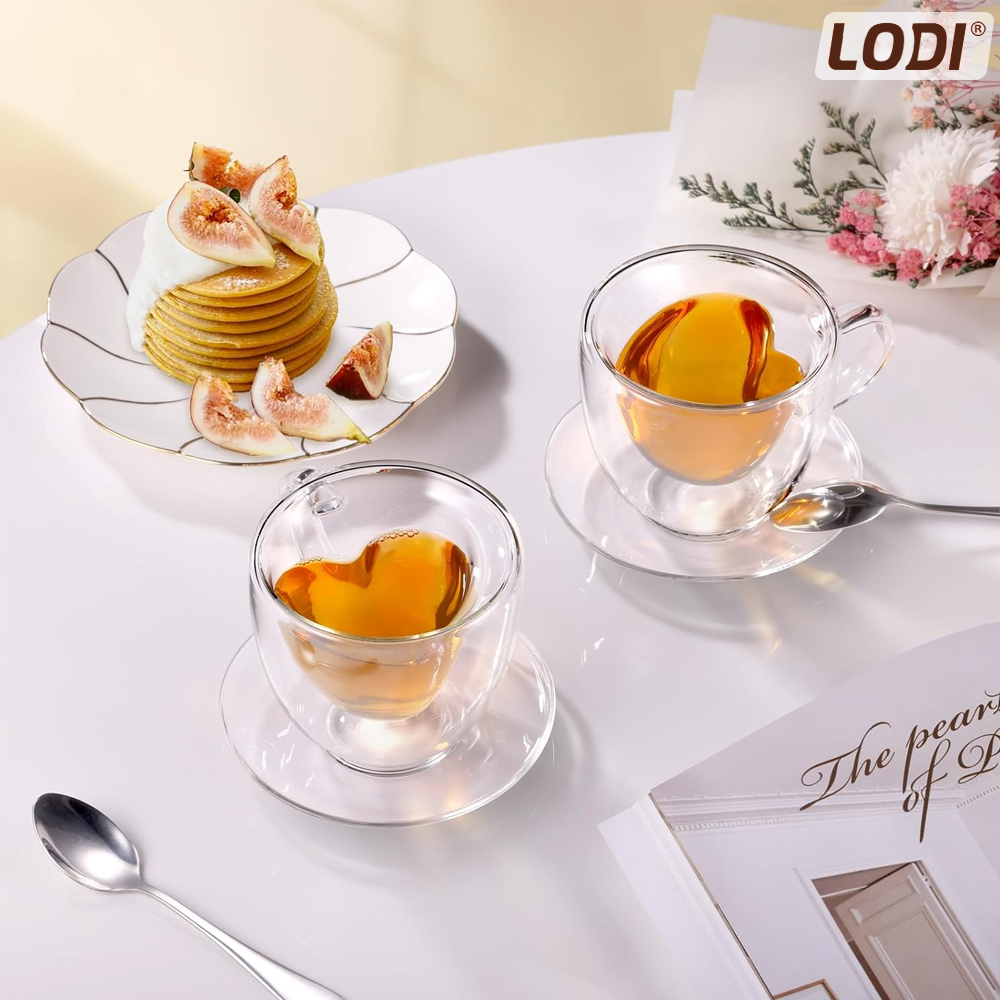 Set4 Cani de Sticla cu Perete Dublu Lodi1001, model inimioara, 4 farfurii suport, design modern, termorezistente, capacitate 250 ml, 9 x 8 cm