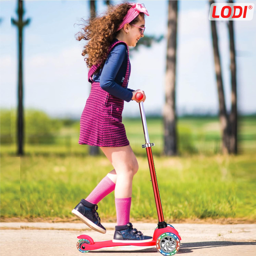 Trotineta pentru Copii cu Lumini Lodi1049, 3 roti, pliabila, anti-aluncare, inaltime ajustabila, stabila, frana, incorporata, 3-11 ani, rosu